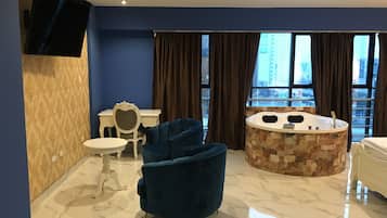 Premium Studio Suite | Minibar, desk, free WiFi, bed sheets