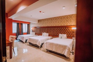 Minibar, escritorio, wifi gratis y ropa de cama 
