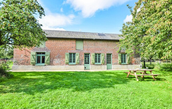 Exterior - Gorgeous home in Cormeilles with WiFi (Cormeilles)