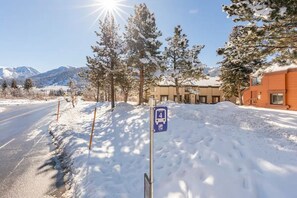 Property grounds - 3BR + Loft/3BA Peaceful Condo in Snowcreek!  (Mammoth Lakes)