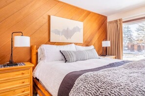 3 bedrooms, WiFi, bed sheets - 3BR + Loft/3BA Peaceful Condo in Snowcreek!  (Mammoth Lakes)