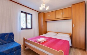 1 bedroom, free WiFi, bed sheets