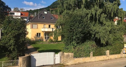 Ferienwohnung Villa Lou mit schöner Terrasse am Fuße der Schwäbischen Alb