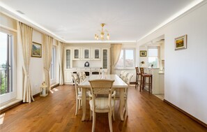 تناول الطعام