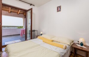 3 bedrooms, travel cot, free WiFi, bed sheets - Beach front home in Barbat na Rabu (Barbat na Rabu)