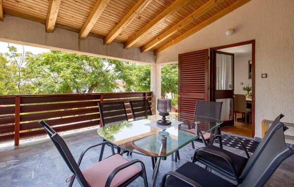 Outdoor dining - Beach front home in Barbat na Rabu (Barbat na Rabu)
