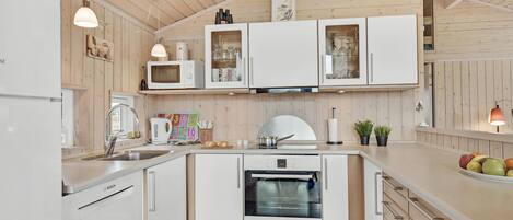 Køleskab, ovn, kogeplade, opvaskemaskine