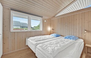 2 dormitoris i un bressol de viatge 