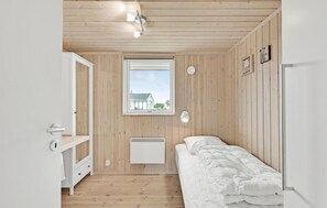 2 bedrooms, travel cot