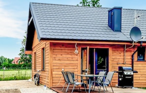 Outdoor dining - 2 bedroom awesome home in Gizycko (Gizycko)