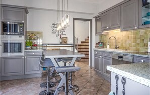 Réfrigérateur, four, plaque de cuisson, lave-vaisselle