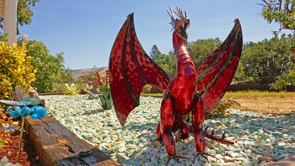 Property grounds - The Red Dragon House (Ashland)