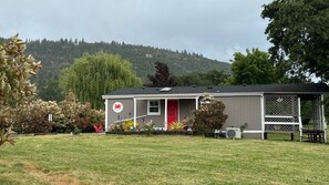 Exterior - The Red Dragon House (Ashland)