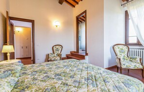 6 bedrooms, free WiFi - Stunning home in Chiusi (Chiusi)