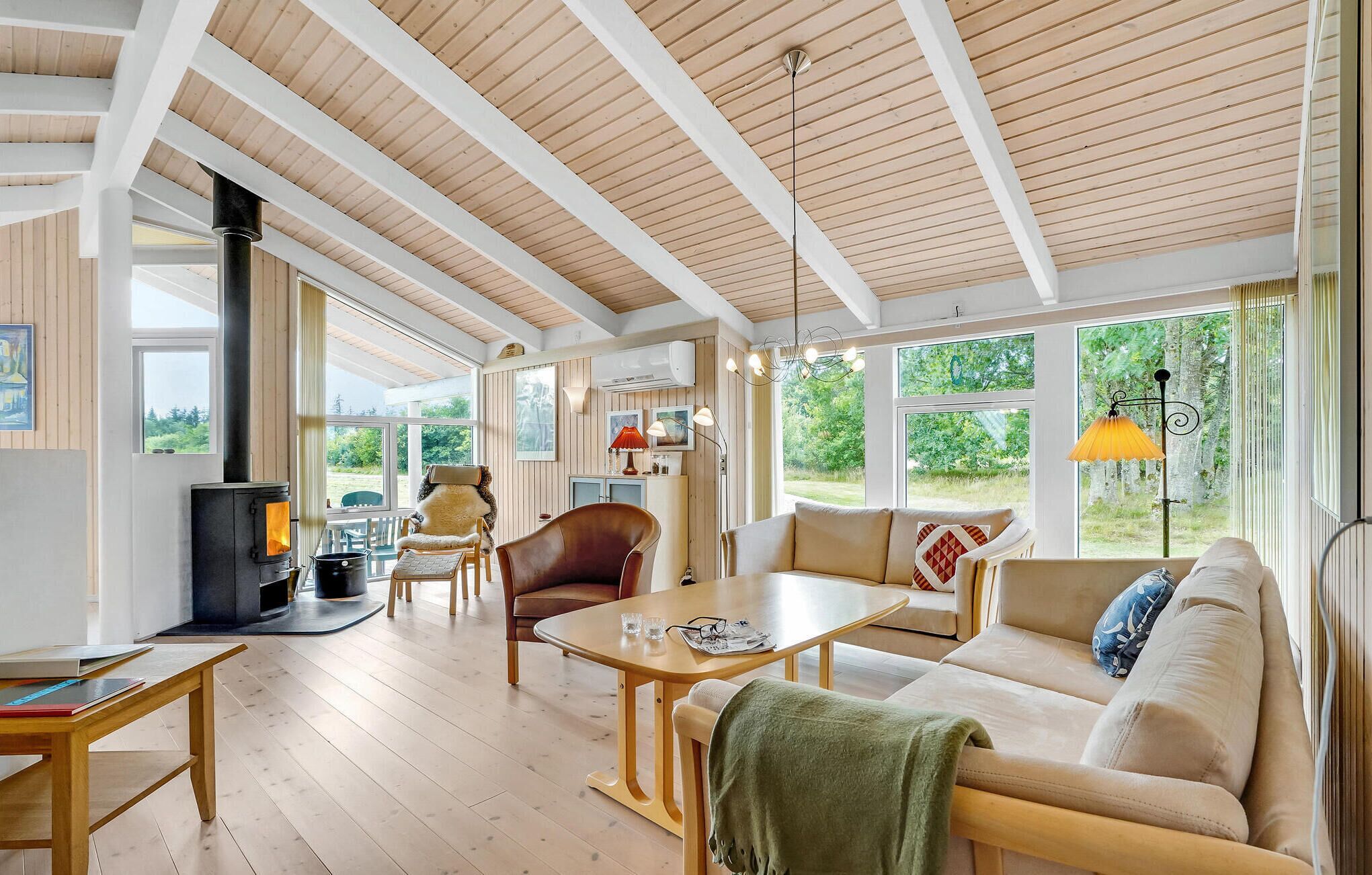 TV, caminetto, lettore DVD