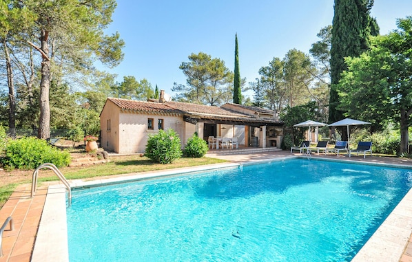 Lämmitetty uima-allas