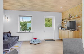 TV, DVD player, stereo - Stunning home in Faaborg with sauna (Faaborg)