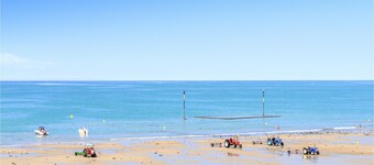 Awesome apartment in Pirou with WiFi