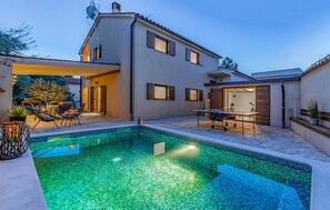 Outdoor pool - Lovely home in Barbariga (Barbariga)