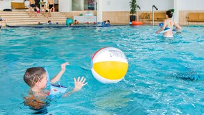 A swimming pool with people playing with a ball. - Cozy home in Gråsten with kitchen (Gråsten)