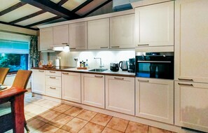 Kühlschrank, Mikrowelle, Herdplatte, Geschirrspüler
