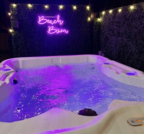 Tina de hidromasaje al aire libre