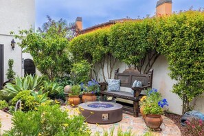 Terrace/patio - NEW-Lovely walkable Historical Spanish home with exquisite custom secret garden (San Diego)