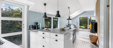 Fridge, stovetop, coffee/tea maker