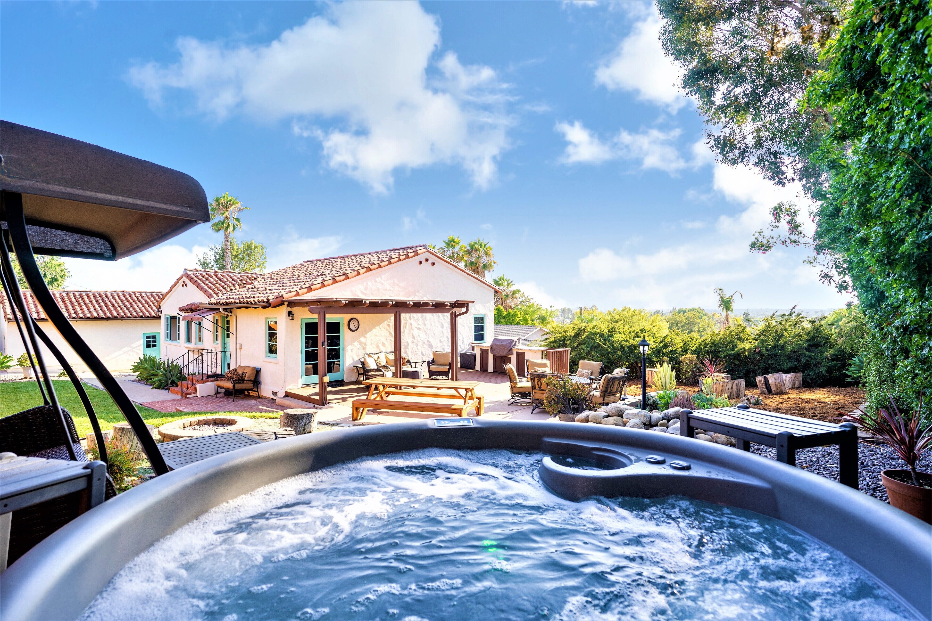 Beautiful Family Getaway | Spa | 15 Min Downtown
