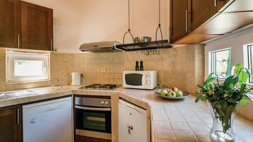 Réfrigérateur, plaque de cuisson, lave-vaisselle