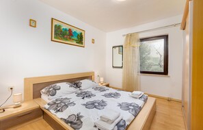 1 soverom, wi-fi (inkludert) og sengetøy