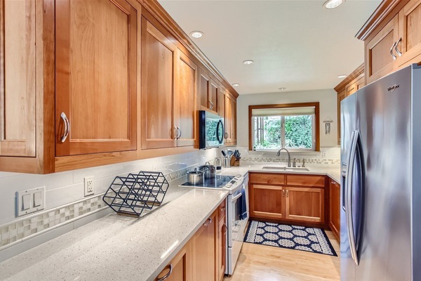 Refrigerador, microondas, horno, placa de cocina