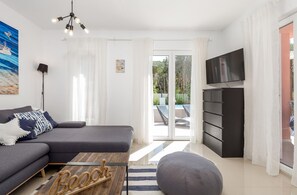 Télévision, cheminée