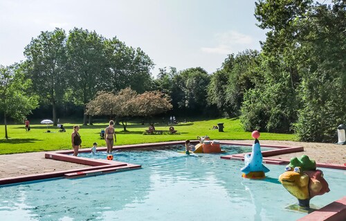 Awesome home in Heinkenszand with WiFi