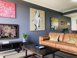 Smart TV - The Lyne Suite @ Curtis Apartments (Gladstone Central)