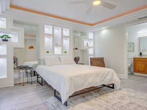 3 chambres, bureau, fer et planche à repasser, lit parapluie