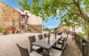 Outdoor dining - Gorgeous home in Castiglion Fiorentino (Castiglion Fiorentino)