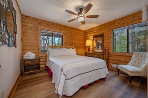 2 bedrooms, iron/ironing board, free WiFi, bed sheets - Private log cabin on the lake! Beach/waterfall/ dogs. (Lake Lure)