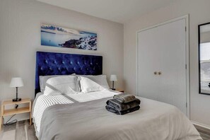 5 bedrooms, iron/ironing board, travel cot, WiFi - Spacious 5BR Home | Pool, Game Room & Grill (Grand Prairie)