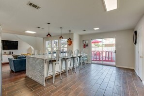 Interior - Spacious 5BR Home | Pool, Game Room & Grill (Grand Prairie)