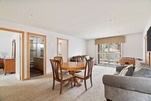 Interior - Hot Days, Cool Nights – 4BR Pet-Friendly Home in South Lake Tahoe (South Lake Tahoe)