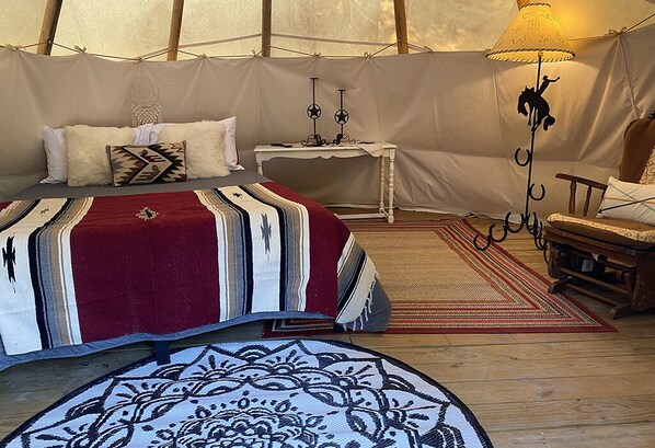 1 bedroom, bed sheets