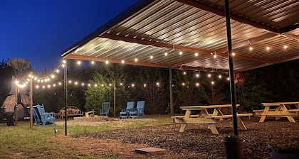 The Arrowhead Tipi Resort - Many Mountains - Nomadic Tipis on Lake Tawakoni
