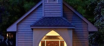 It's a beautiful time to visit! Golf course, 3rd floor, elevator, pet friendly!