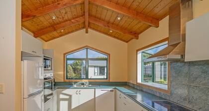 Sensational on Centennial - Whitianga Holiday Home