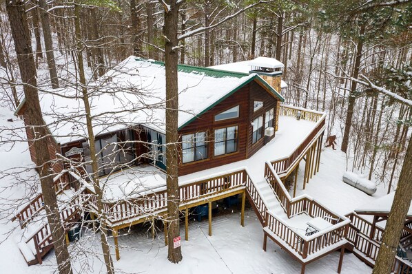 Exterior - Bearly Behav-Inn’ - cozy cabin w/hot tub and playground in Southern Hills  (Broken Bow)