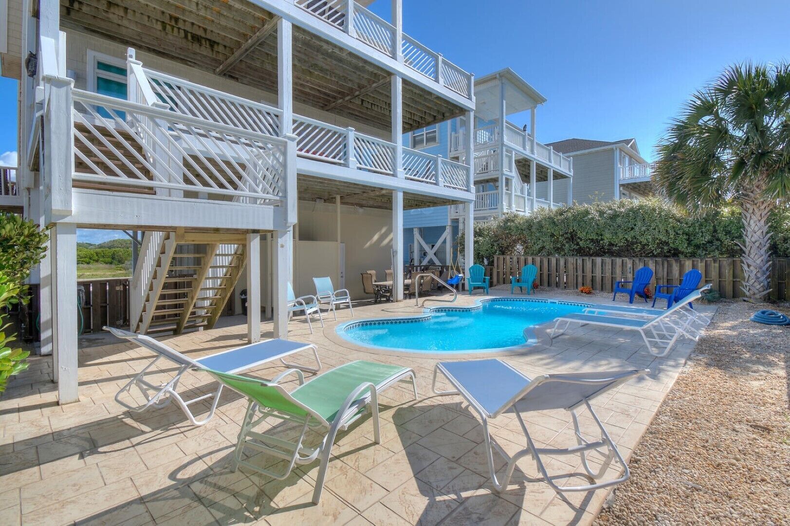 Beautifully Decorated, 3 King Master Bedrooms, AND a Heated Pool by the Ocean