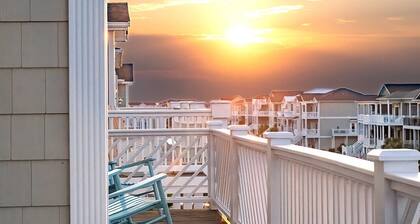 Beautifully Decorated, 3 King Master Bedrooms, AND a Heated Pool by the Ocean