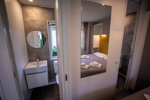 1 slaapkamer, een strijkplank/strijkijzer, internet, beddengoed