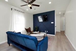 Living area - 5bed 4bath · Centrally Located · Perfect for Group (Houston)